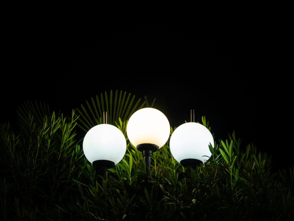 Energy Efficient Light Bulbs vs LED
